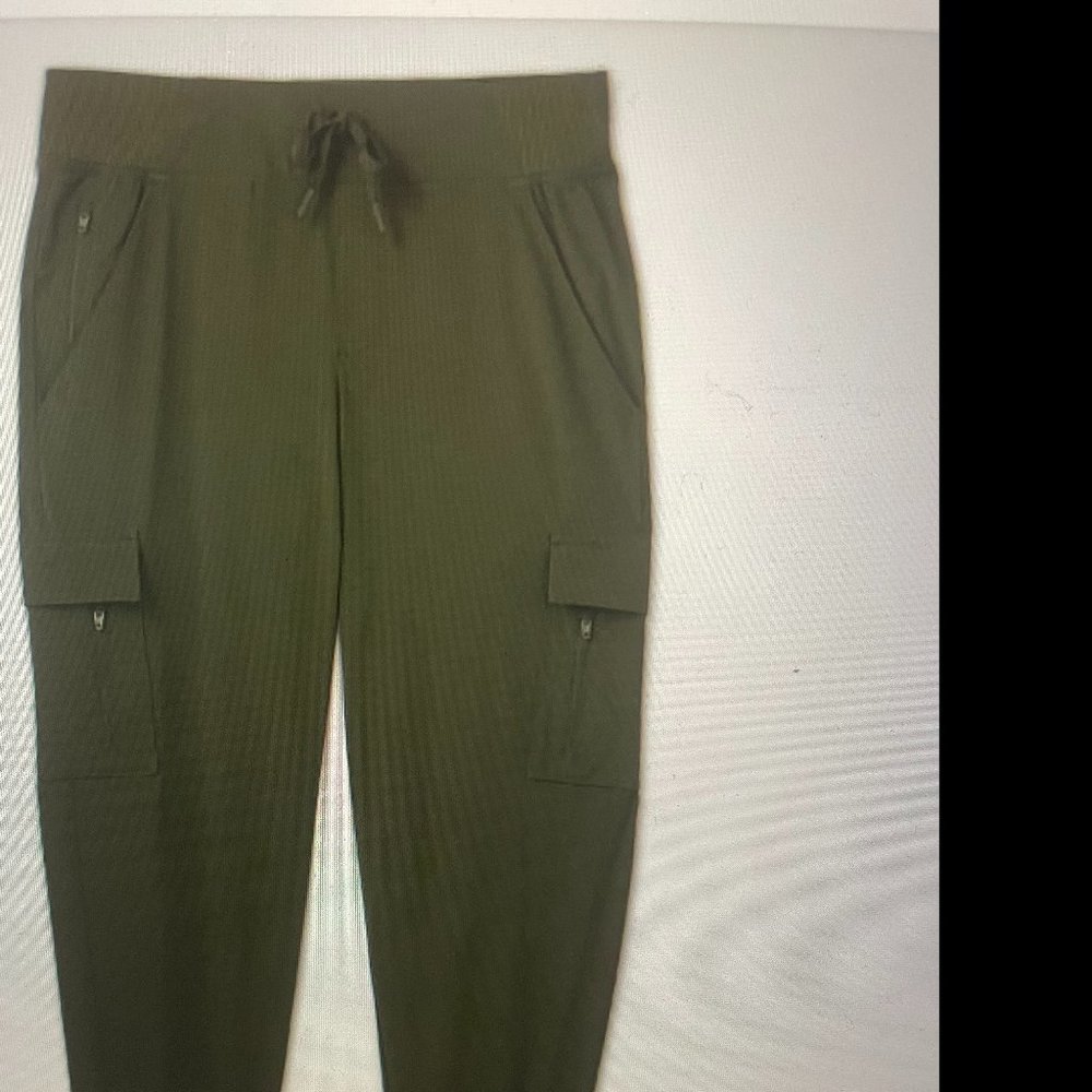 Target's Women's Stretch Woven Tapered Cargo Pants